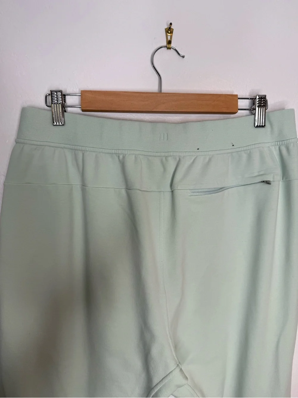 Lululemon Mint Green Jogger Pants XL Soft Stretch Lounge Travel Athleisure